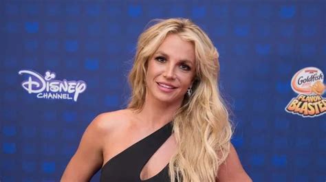 Britney Spears Sparks Mental Health Concerns As Ambulance Rushes To