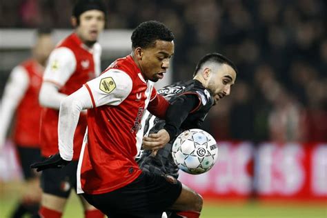 Feyenoord Speelt Gelijk In Eigen Stadion PSV Loopt Verder Uit In