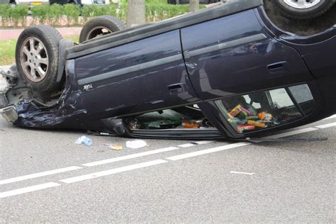 Auto Belandt Op Zijn Kop Bij Ongeval Ambachtsweg In Katwijk