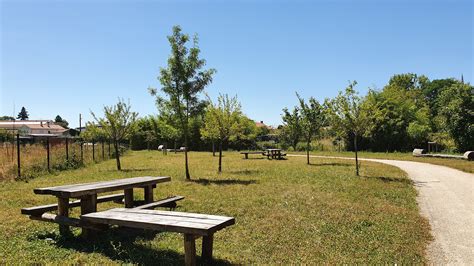 AIRE DE PIQUE NIQUE LES JARDINS FAMILIAUX PONT DE PISSOTTE Vendee