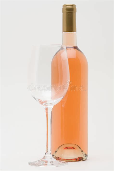 Frasco De Vinho De Rosa Vidro Vazio Foto De Stock Imagem De Barra