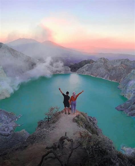 Spot foto Instagenik Yang Memukau, Api Biru di Kawah Ijen