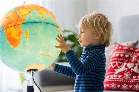 Globos terráqueos para explicar la rotación terrestre