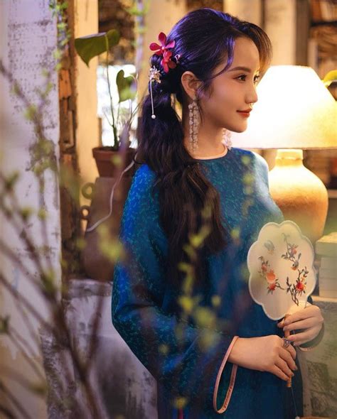 Khánh Vy Hòa Minzy và dàn hot girl giới trẻ duyên dáng trong tà áo dài Tết