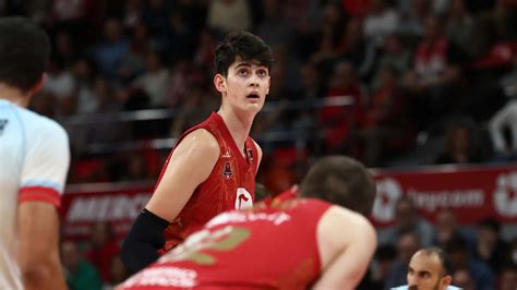 Aday Mara el joven gigante aragonés del baloncesto español se hace mayor