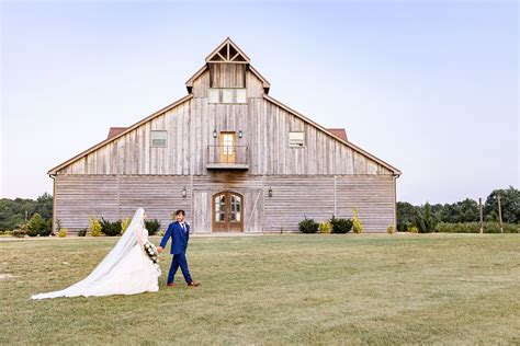 Paige & Dustin's Summer Wedding at Cherry Farm - Harmony Brookshire ...