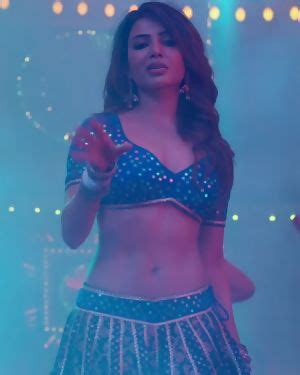 Samantha Hot Navel
