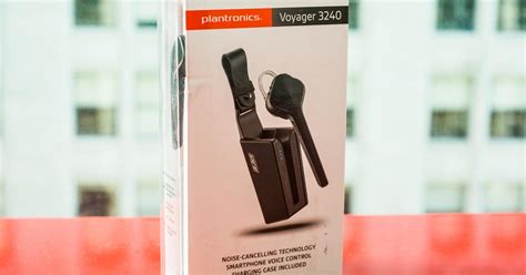 Plantronics Goes Business Casual With New Voyager 3200 Series Headset Cnet