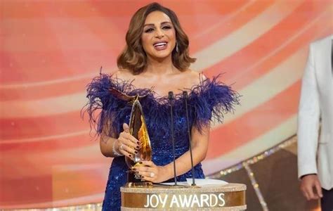 أنغام تحرج ديمة قندلفت في حفل «joy Awards بسبب تركي آل الشيخ الأسبوع