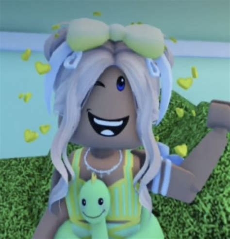 Pin By Audi On Preppy Roblox Pfp Roblox Avia Cute