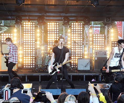 Seconds Of Summer Reveal All About Their Nude Selfies Daily Mail Online