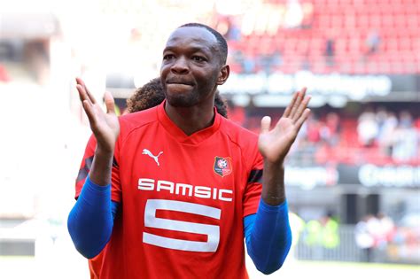 Mercato OM Un cadre déplore le départ de Steve Mandanda Foot Sur 7