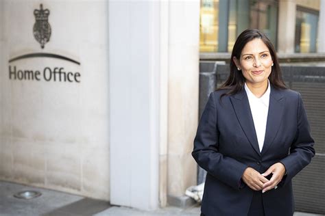 Marea Britanie Ministrul De Interne Priti Patel A Anun At C