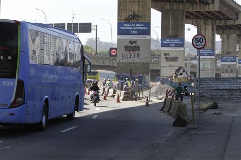 Cariocas Reclamam De Trânsito No 1º Dia útil De Bloqueios Na Av Brasil