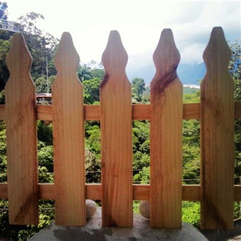 Cercas De Madera En Pino Natural Ideal Para Jardines Y Patio Bs 31