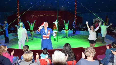 Hanauer Weihnachtscircus Mit Akrobatik Mit Papagei Zwei Wochen