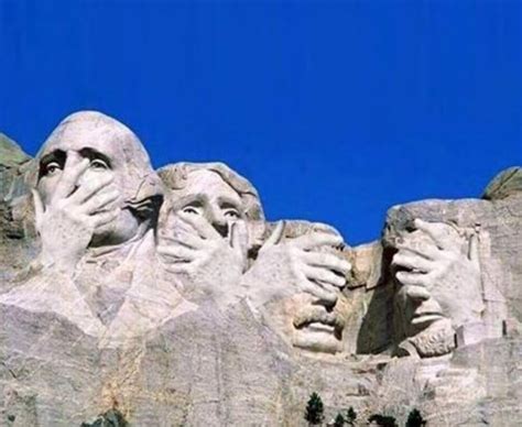 Соцсети бурно обсуждают инаугурацию Трампа: красный галстук, платье ...