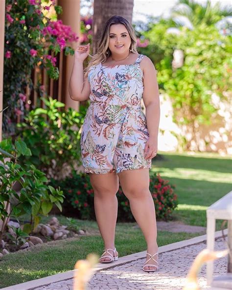 Clara Plus Size no Instagram Nossa coleção é semanal Tamanho