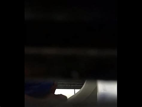 Espiando en el baño XVIDEOS