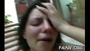 Puta con los ojos vendados recibe un castigo en el coño mientras está atada XVIDEOS