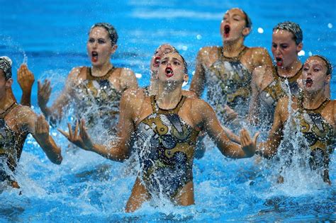 Le Sirene Azzurre Del Nuoto Sincronizzato E Tutti Gli Altri Atleti In