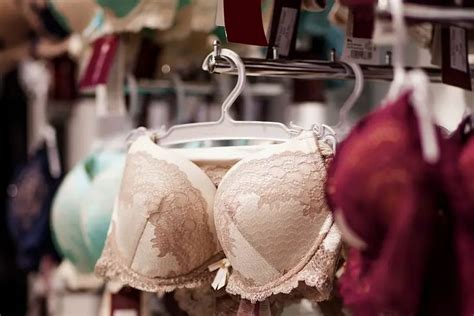 Scientists Explain Why Women Need To Stop Wearing Bras Explain Why Scientists Postures