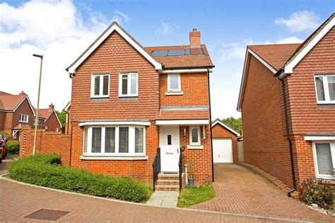 3 Bed Detached House For Sale In Cleverley Rise Bursledon Southampton