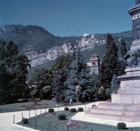 Trento Piazza Dante E La Chiesa Di San Lorenzo Trentino Cultura