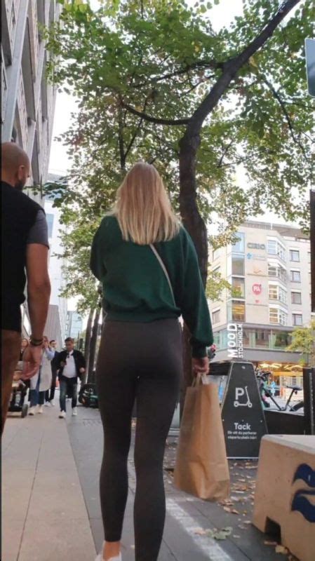 Candid Naked Girlfriend