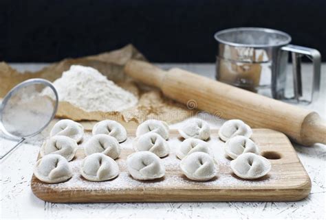 El Proceso De Hacer Las Bolas De Masa Hervida Hechas En Casa Bolas De