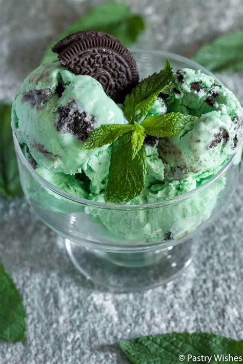 Mint Oreo Ice Cream (Easy, No Churn) - Pastry Wishes