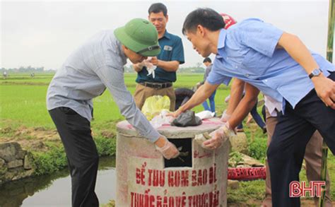 Thí điểm lắp bể thu gom vỏ bao thuốc bảo vệ thực vật trên đồng ruộng