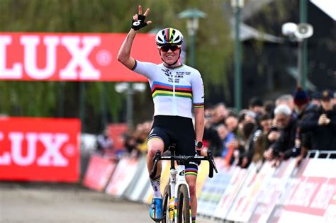 Fem Van Empel Wins Uci World Cup Opener In Antwerp With Commanding Solo