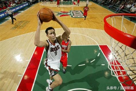 那些让nba改变规则的怪兽，姚明易建联也在其中！詹姆斯被照顾 每日头条