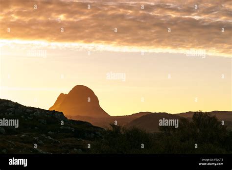 Autumnal sunrise over Suilven, Sutherland, Scotland Stock Photo - Alamy