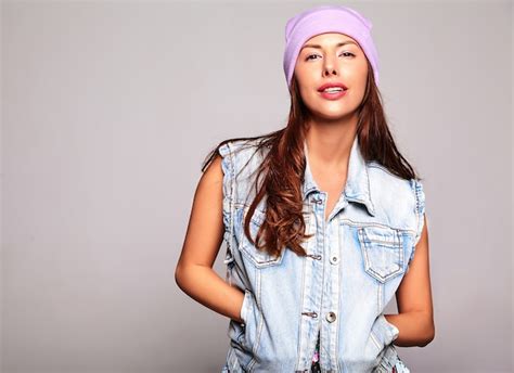 Portret Van Mooie Schattige Brunette Vrouw Model In Casual Zomer Jeans