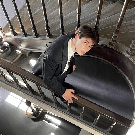 Hot boy ảnh thẻ đẹp không thua kém tài tử điện ảnh Hong Kong Làm 4 công việc cùng một lúc từ