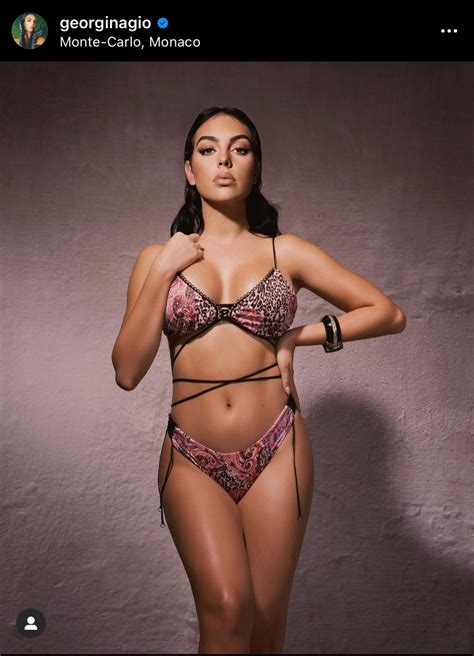 Georgina Rodríguez sorprende modelando en atrevido bikini