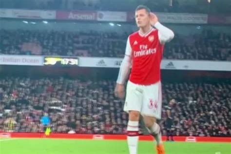 Gelandang Arsenal Granit Xhaka Ribut Dengan Fans Metropolitan