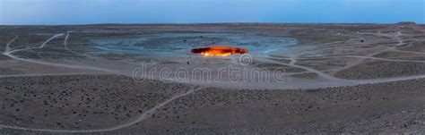 Darvaza (ou Derweze) - Turkmenistan Stock Photo - Image of landscape ...