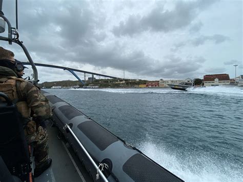 Marineschip Zr Ms Groningen En Kustwacht Onderscheppen 2 000 Kilo