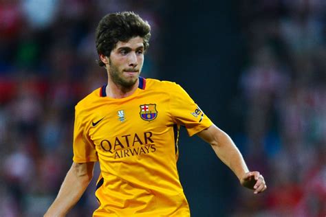 Sergi Roberto leaves Barcelona game against BATE Borisov with injury ...