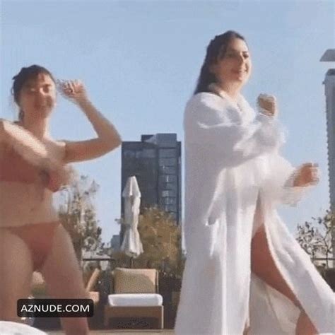 Maisie Williams Showed Great Dancing Skills In A Bikini With Her Best Friend Aznude