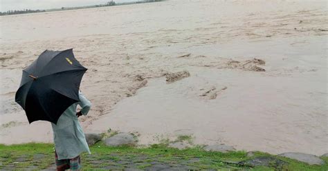 ‘৩০ বছরে এমন কাদাযুক্ত পানি দেখেনি তিস্তাপাড়ের মানুষ