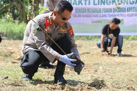 Humas Polda Gorontalo Tanam Pohon Di Lahan Tidur Demi Ciptakan