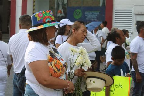 Familiares de herrero asesinado marchan por la paz en Tehuacán e