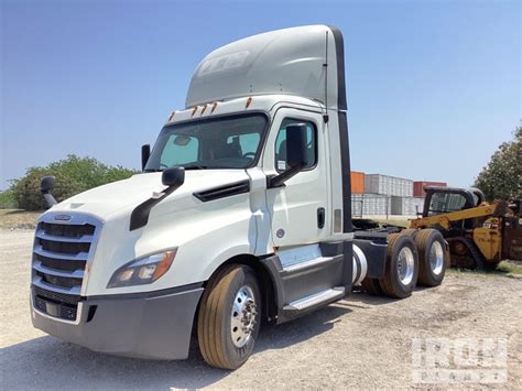 2022 Freightliner Cascadia Day Cab