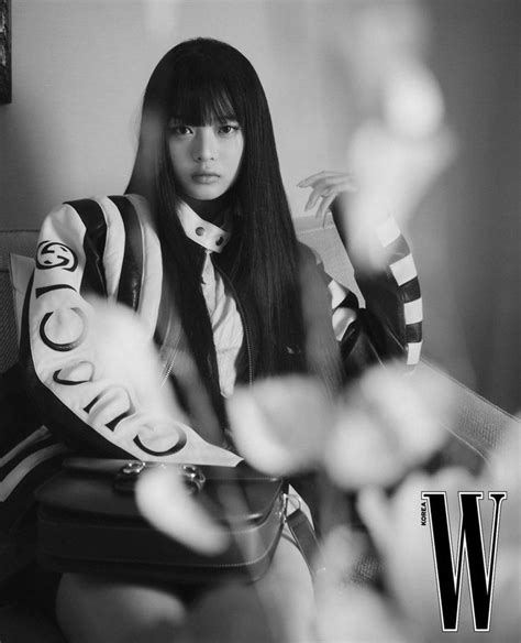 Pin von 𝑲𝑶𝑶𝑲𝑰𝑬 𝟐 auf ฅʕʔฅ W magazine Korea Gucci