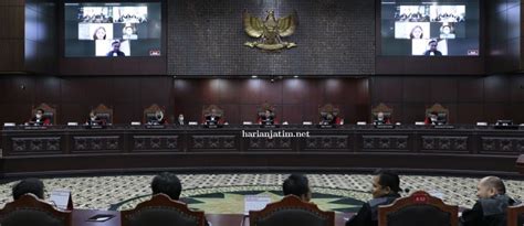 Mk Tolak Gugatan Uji Materi Batas Usia Capres Cawapres