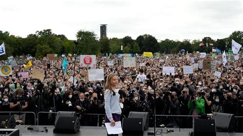 Almanya Da Genel Se Imler Ncesi Greta Thunbergli Iklim Protestosu